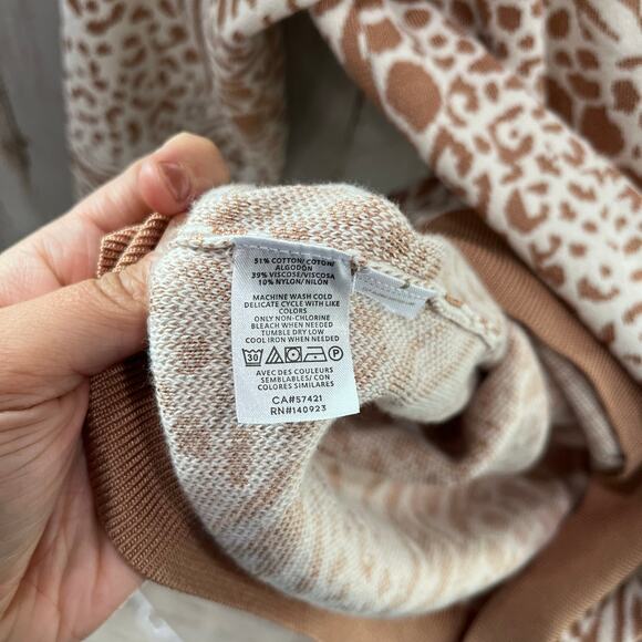 Ann Taylor Mixed Animal Print Boyfriend Button Up Cardigan Womens Size Medium - Picture 4 of 7
